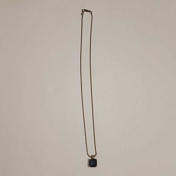 Avon Faceted Blue Glass Square Cut Solitaire Pendant Necklace Womens - Picture 2 of 4